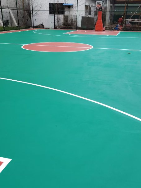 金湾 球场长期使用易出现地面开裂